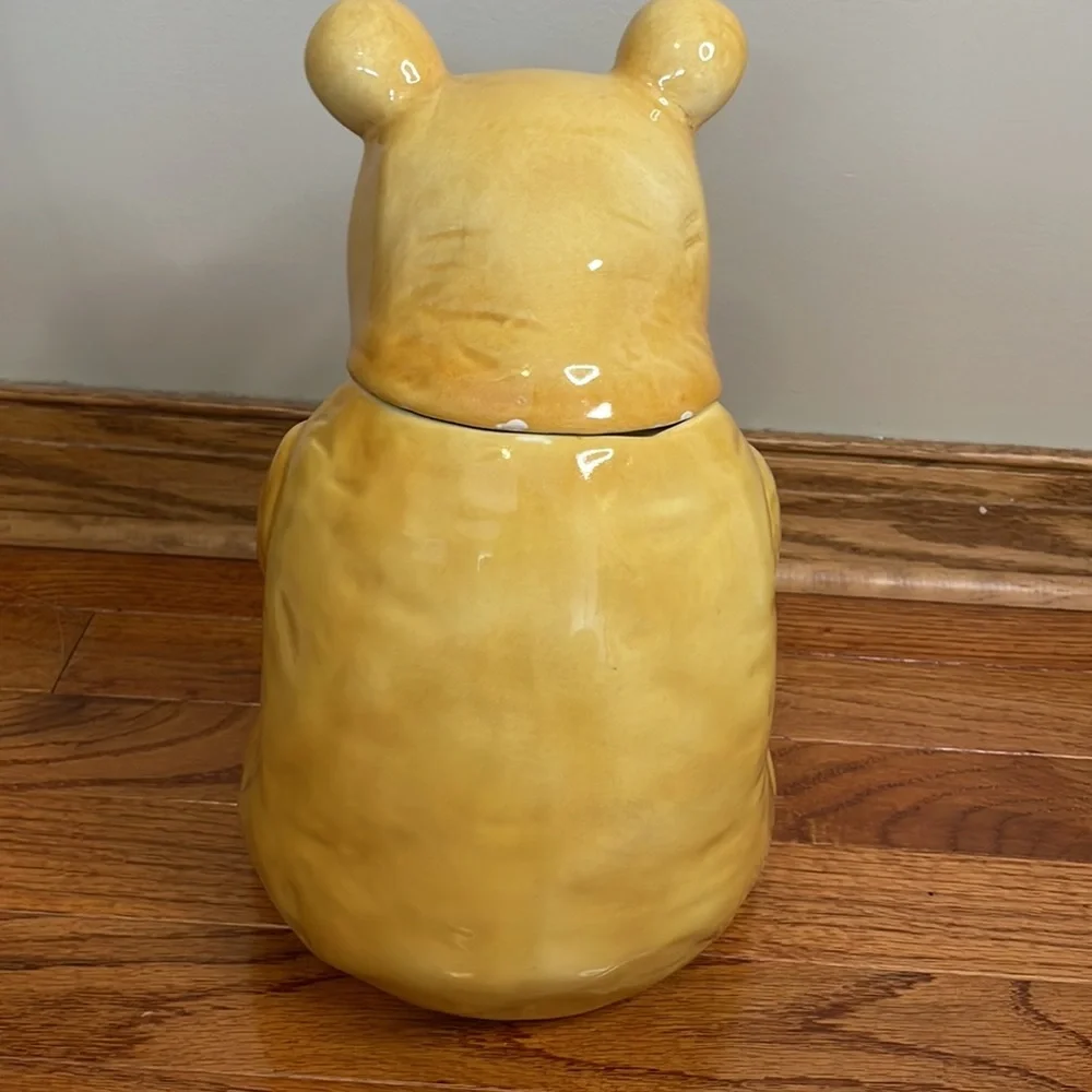 WINNIE‎ THE POOH Ceramic Cookie Jar. Vintage